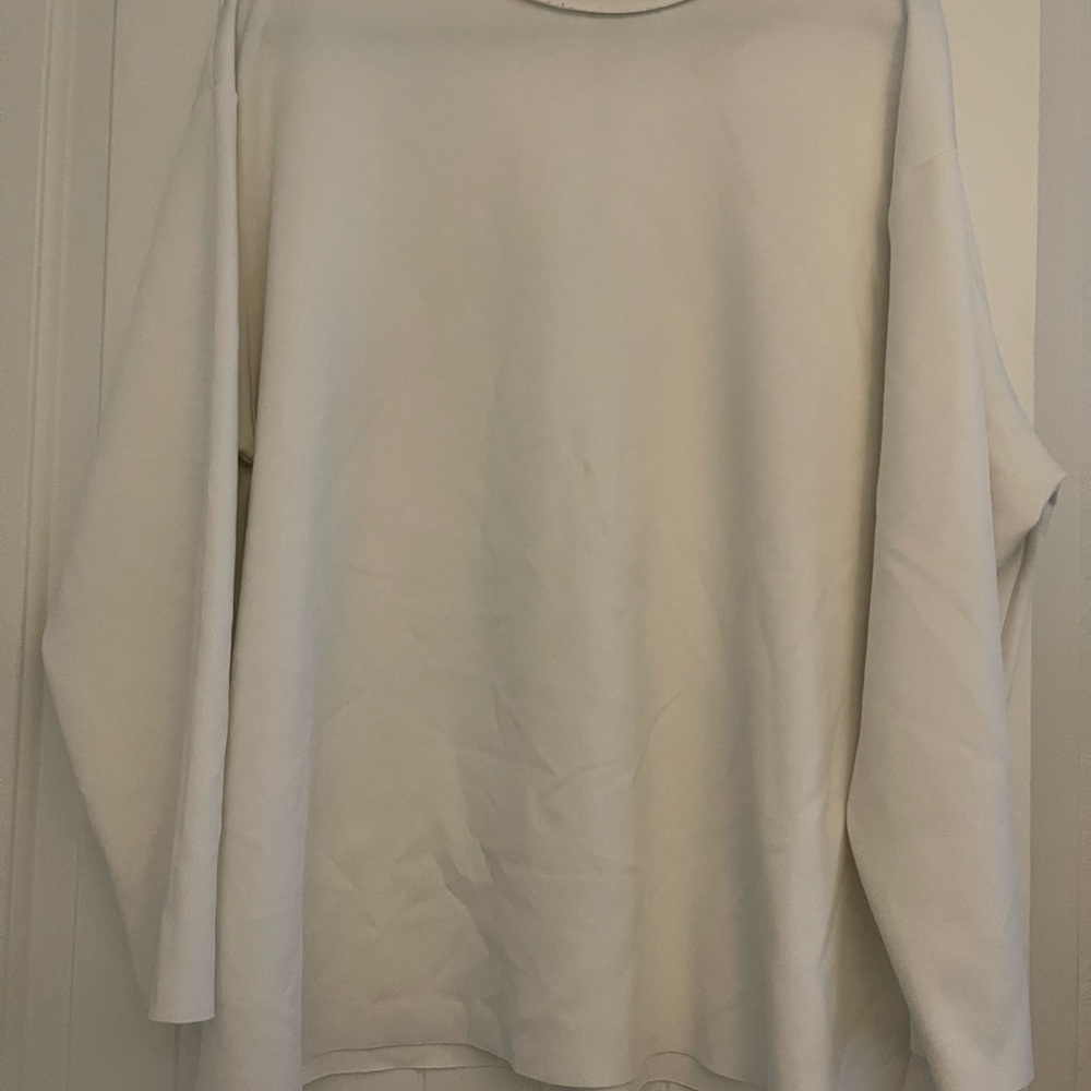 Simple Crewneck Shirt in Off-White